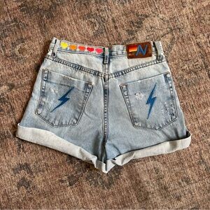 HI RISE ROCKER CALI LOVER HEART JEAN SHORTS - SUPER LIGHT